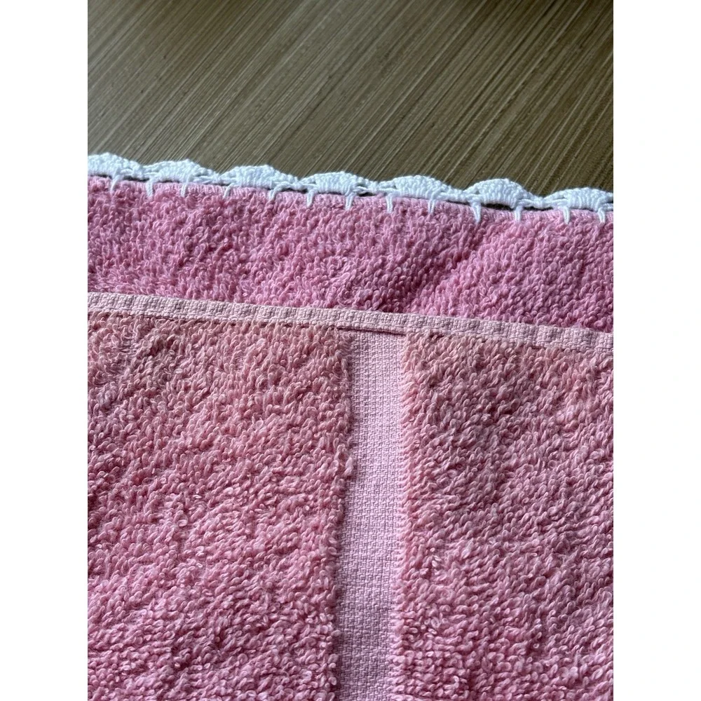 Vintage Cannon USA Pink Crochet Detail Heart Basket Bath Towel & Washcloth Set